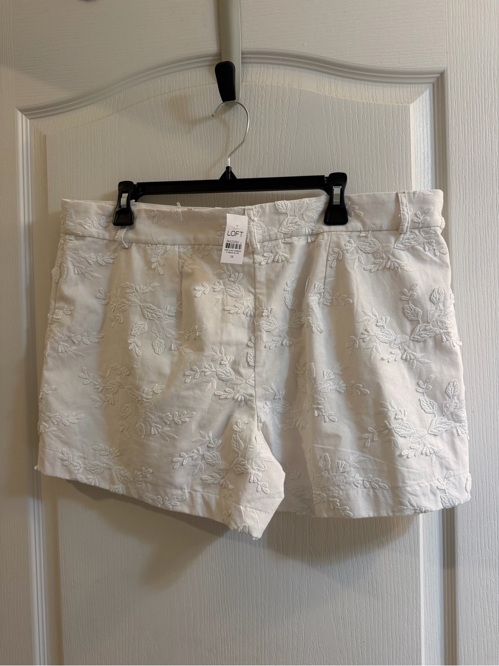 NWT LOFT White Riviera Mid Rise Chino Shorts in Floral Eyelet White 14